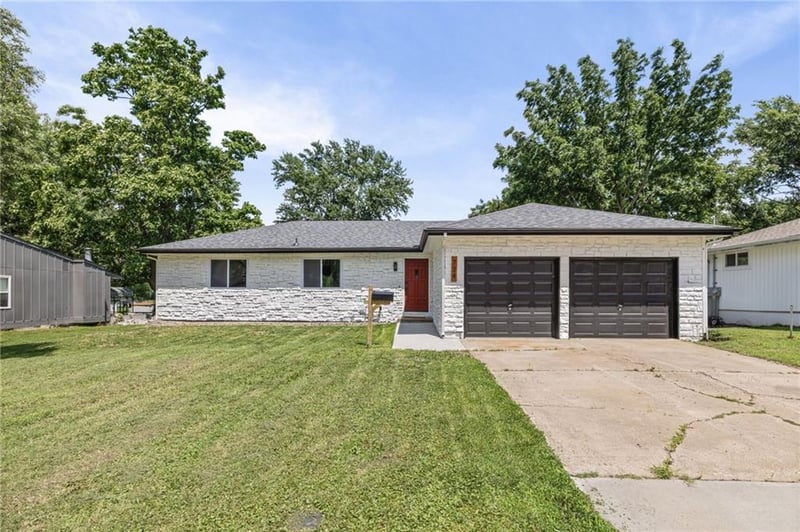 724 Hamilton St, Olathe, KS 66061