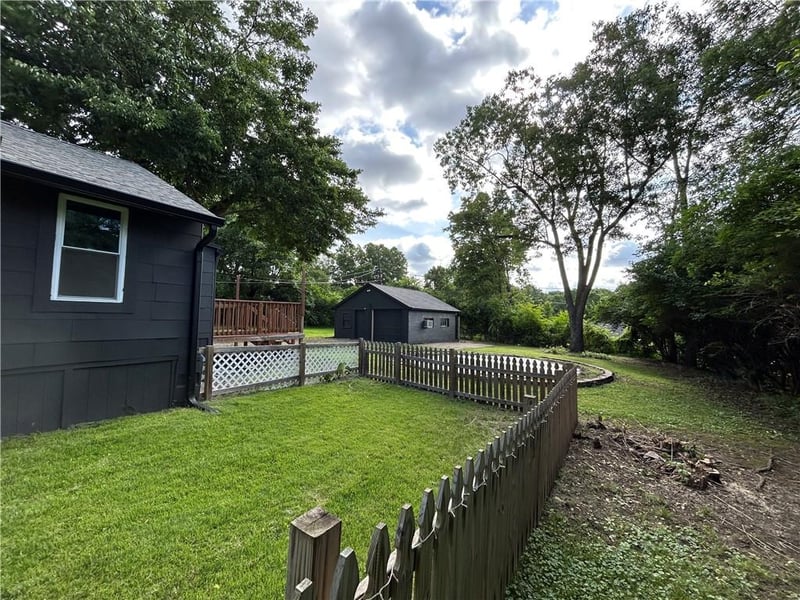 9051 Grand Ave, Kansas City, MO 64114