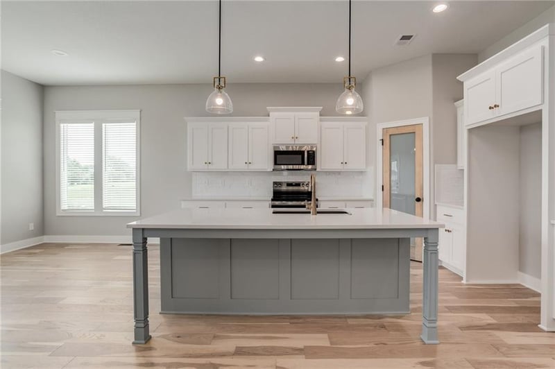 18722 169th Ter, Olathe, KS 66062