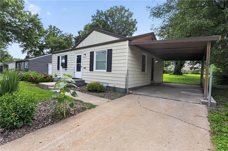2218 Overton Ave, Independence, MO 64052