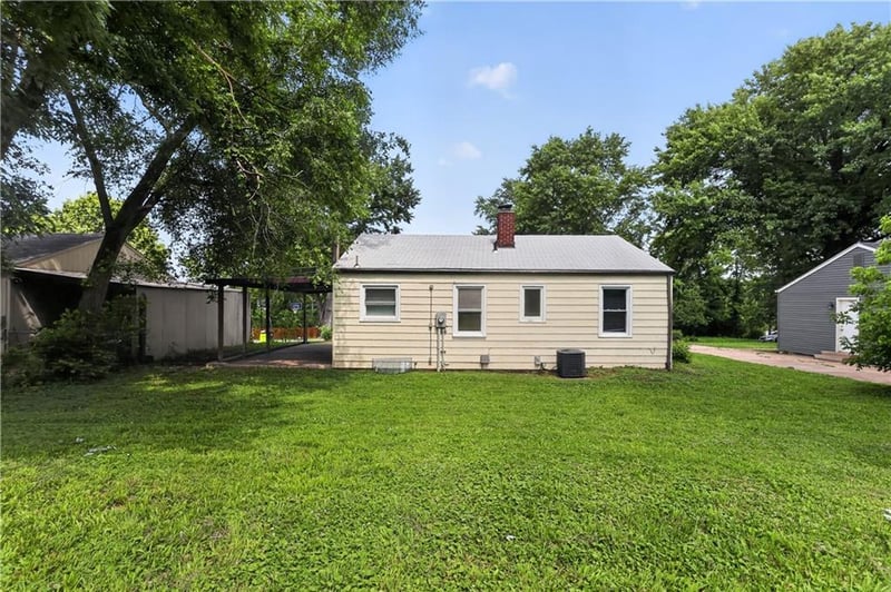 2218 Overton Ave, Independence, MO 64052