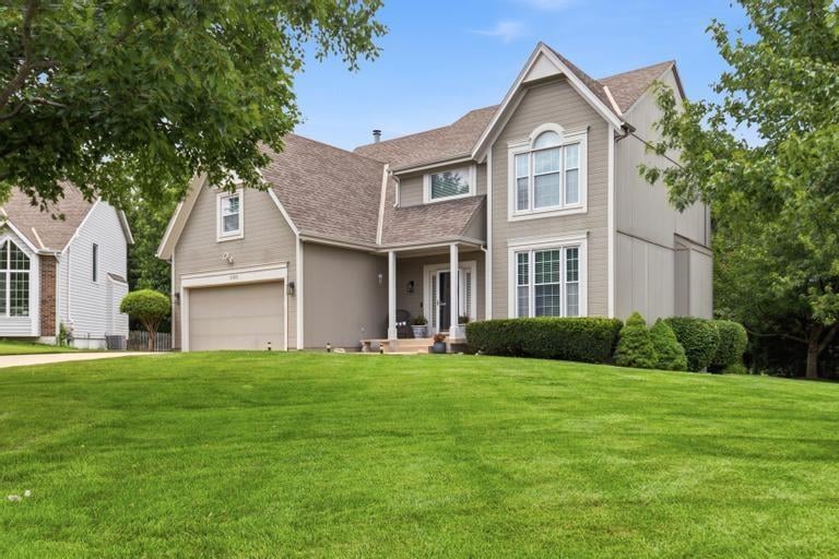 8300 143rd Ter, Overland Park, KS 66223