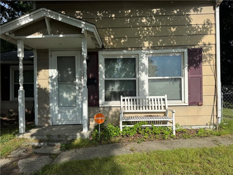 416 Hall St, Webb City, MO 64870