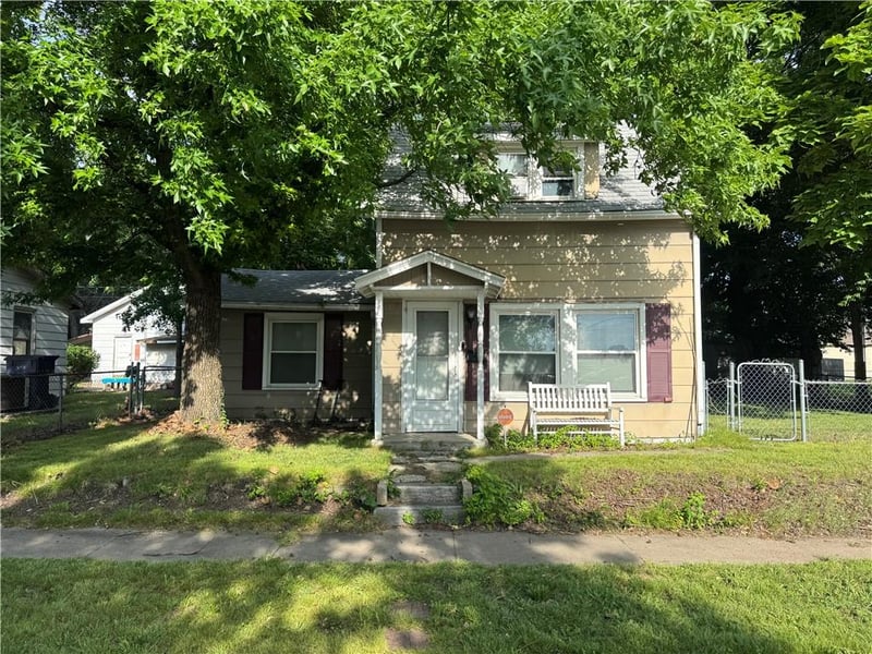 416 Hall St, Webb City, MO 64870