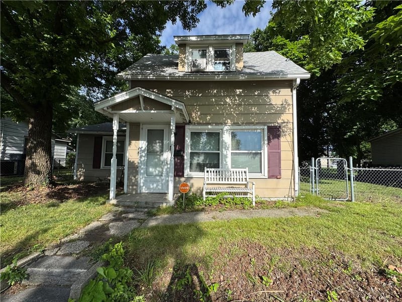 416 Hall St, Webb City, MO 64870
