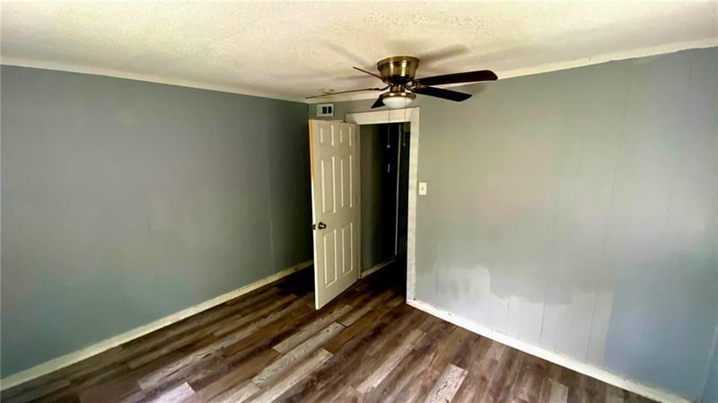 6013 College Ave, Kansas City, MO 64130