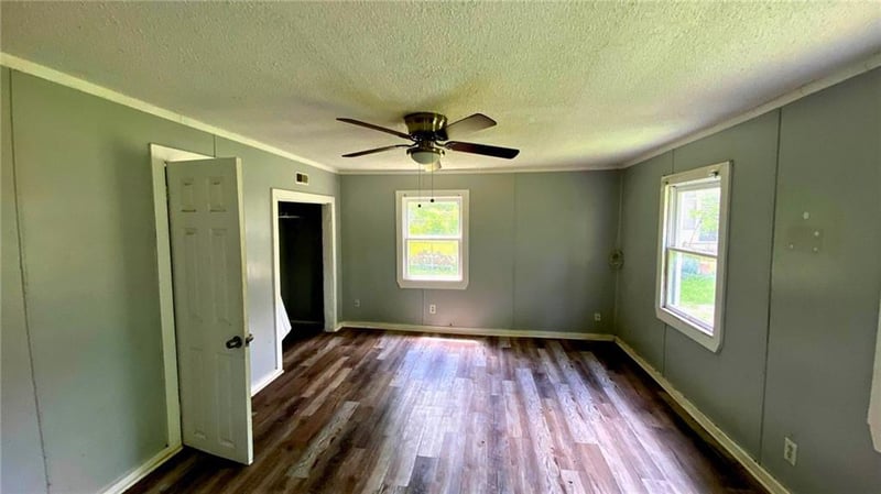 6013 College Ave, Kansas City, MO 64130