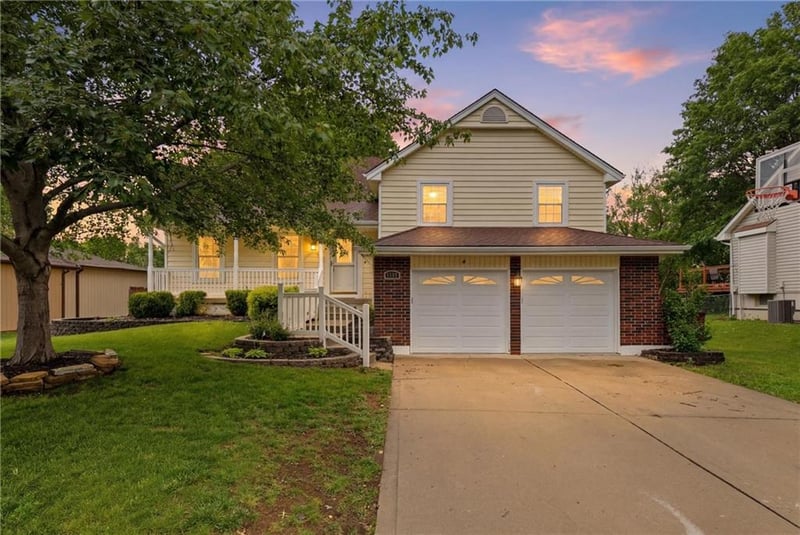 1209 Trail Ridge Dr, Blue Springs, MO 64015