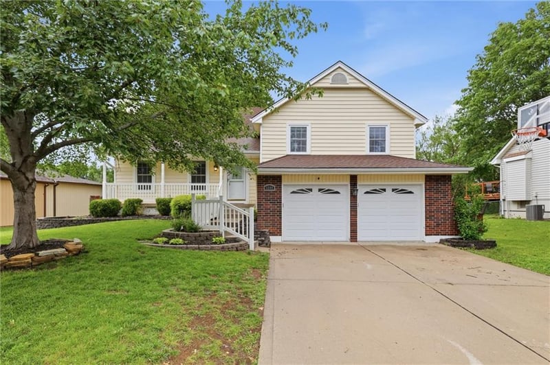 1209 Trail Ridge Dr, Blue Springs, MO 64015