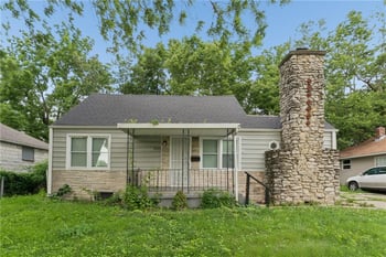 2428 Oakley Ave, Kansas City, MO 64127
