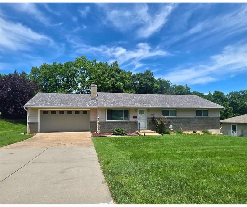 3910 NE 54th St, Kansas City, MO 64119