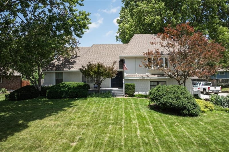 16516 George Franklyn Dr, Independence, MO 64055