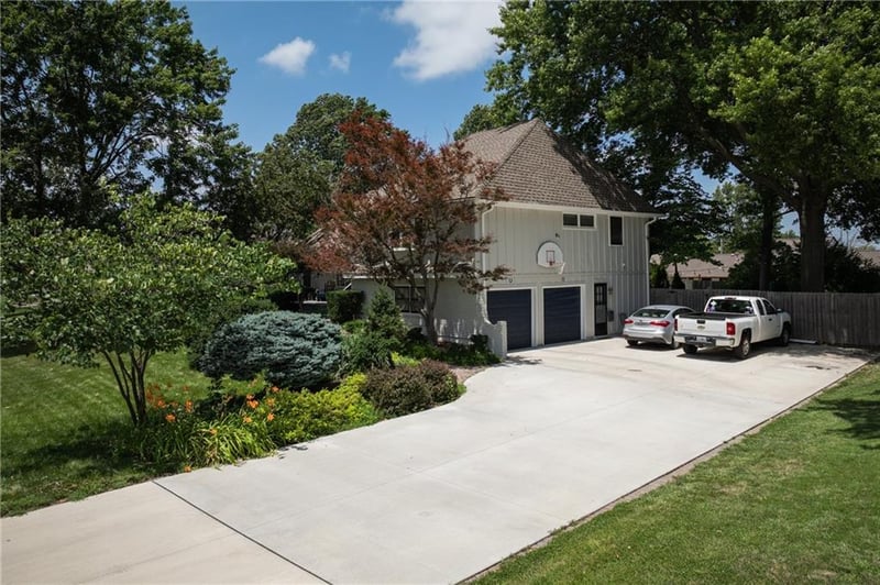 16516 George Franklyn Dr, Independence, MO 64055