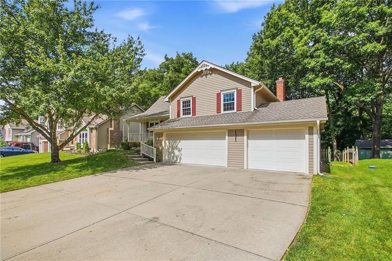 1310 Amesbury Ave, Liberty, MO 64068