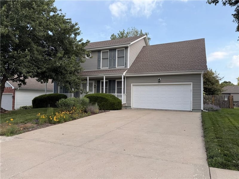 1204 Franklin Dr, Lee's Summit, MO 64064