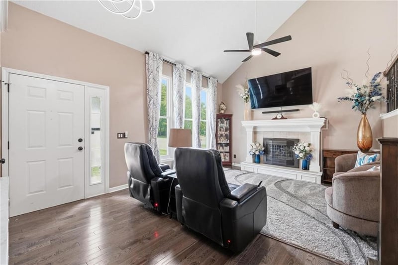 5900 Meadowsweet Ln, Shawnee, KS 66226