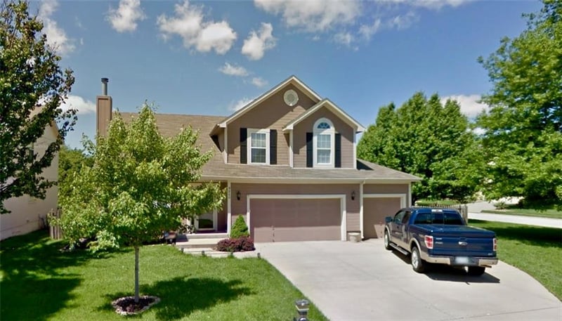 5900 Meadowsweet Ln, Shawnee, KS 66226