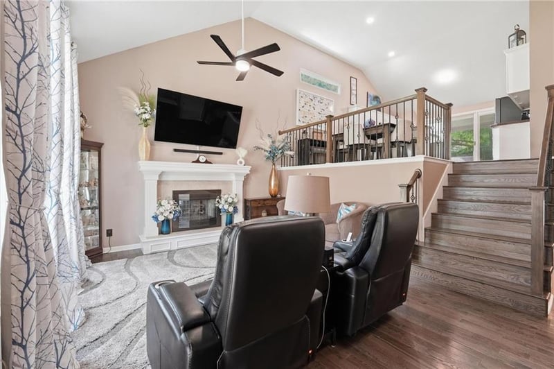 5900 Meadowsweet Ln, Shawnee, KS 66226