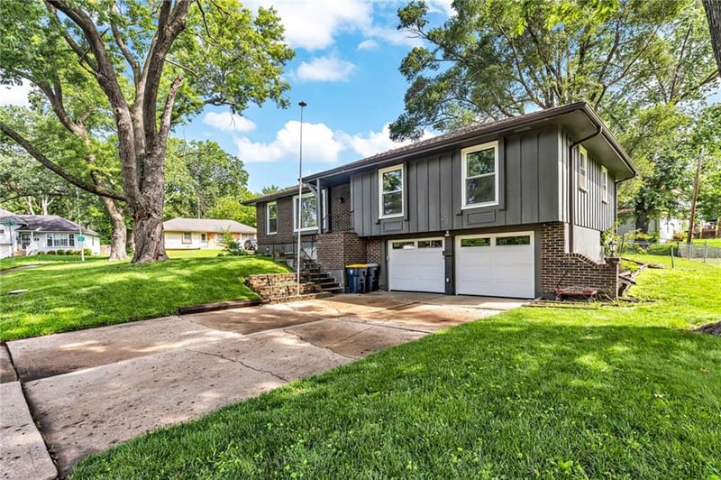 8800 Mcelroy Rd, Kansas City, MO 64134