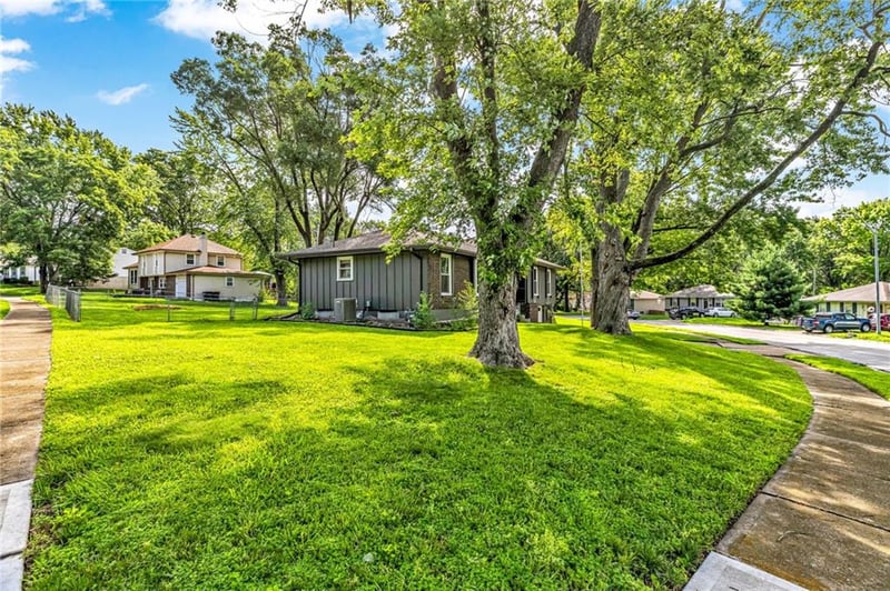 8800 Mcelroy Rd, Kansas City, MO 64134