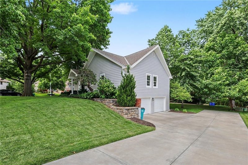 9159 Kessler St, Overland Park, KS 66212
