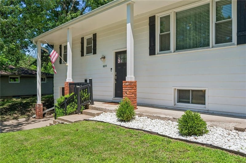 809 Lindenwood Ln, Liberty, MO 64068