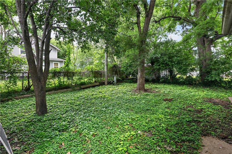 530 Willow Ave, Independence, MO 64053