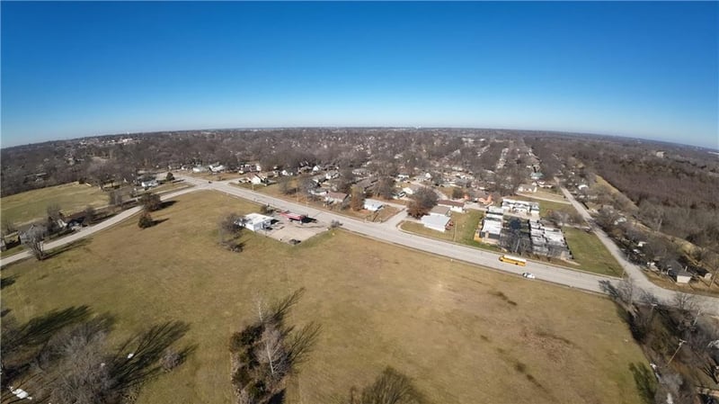 7905 High Grove Rd, Grandview, MO 64030
