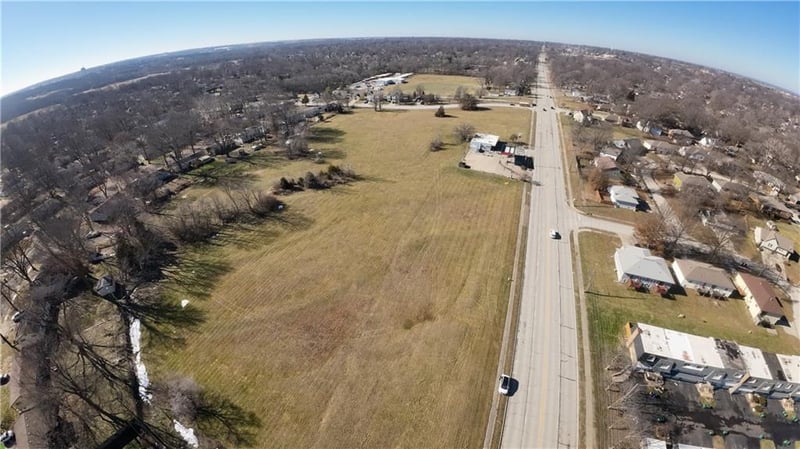 7905 High Grove Rd, Grandview, MO 64030