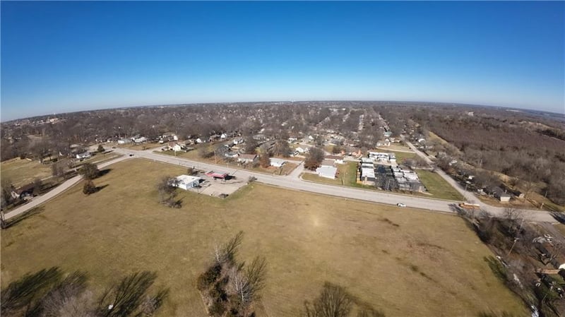 7905 High Grove Rd, Grandview, MO 64030