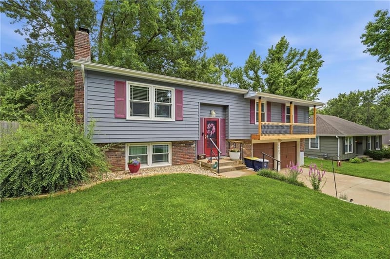 5243 Delaware Dr, Kansas City, MO 64133