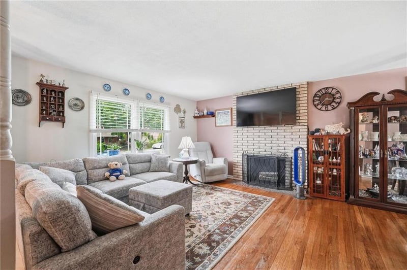 5243 Delaware Dr, Kansas City, MO 64133