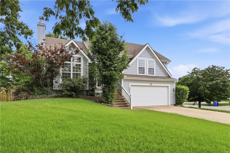 16412 157th Ter, Olathe, KS 66062