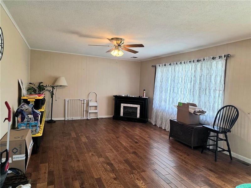 706 Benton St, Windsor, MO 65370