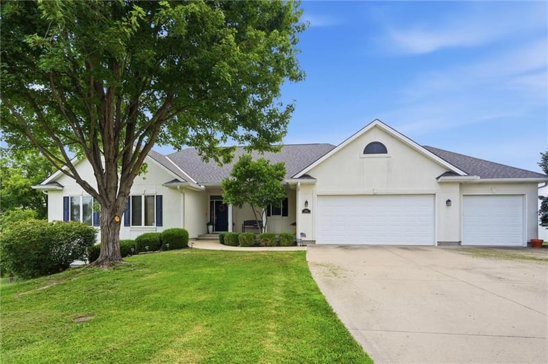 1301 NE Horizon Dr, Lee's Summit, MO 64086