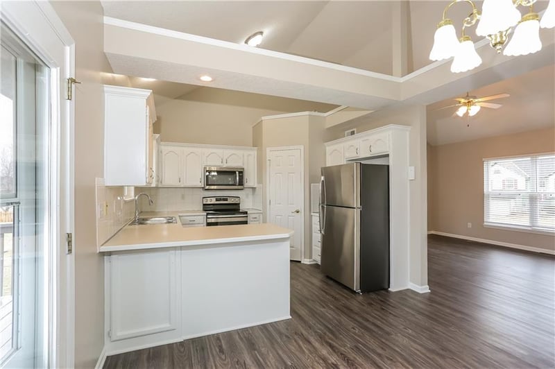502 Sunny Ln, Raymore, MO 64083