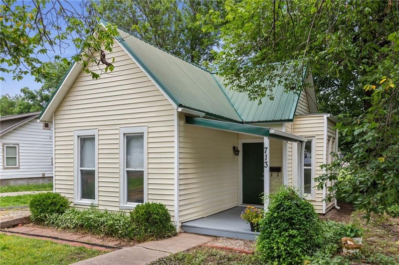713 Sycamore St, Ottawa, KS 66067