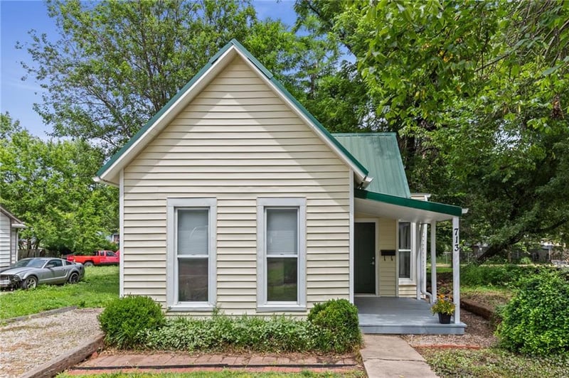 713 Sycamore St, Ottawa, KS 66067