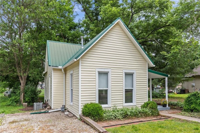 713 Sycamore St, Ottawa, KS 66067