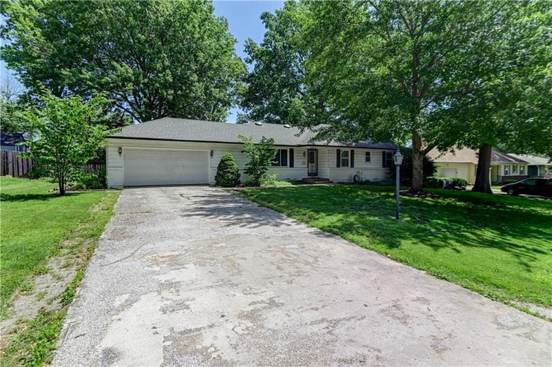 10500 E 79th Ter, Raytown, MO 64138