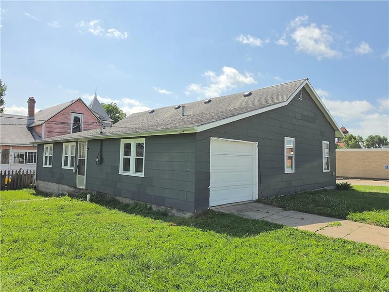 103 3rd Ave, Garnett, KS 66032