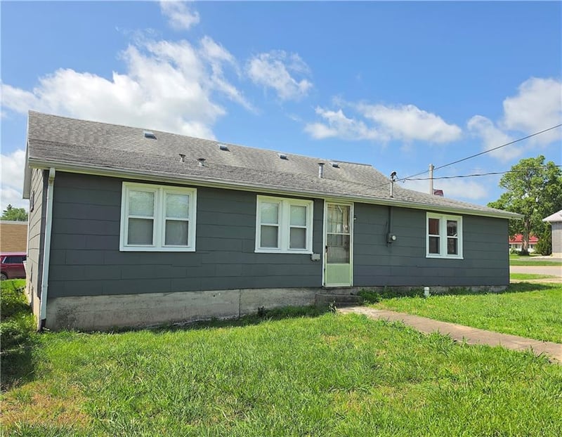 103 3rd Ave, Garnett, KS 66032