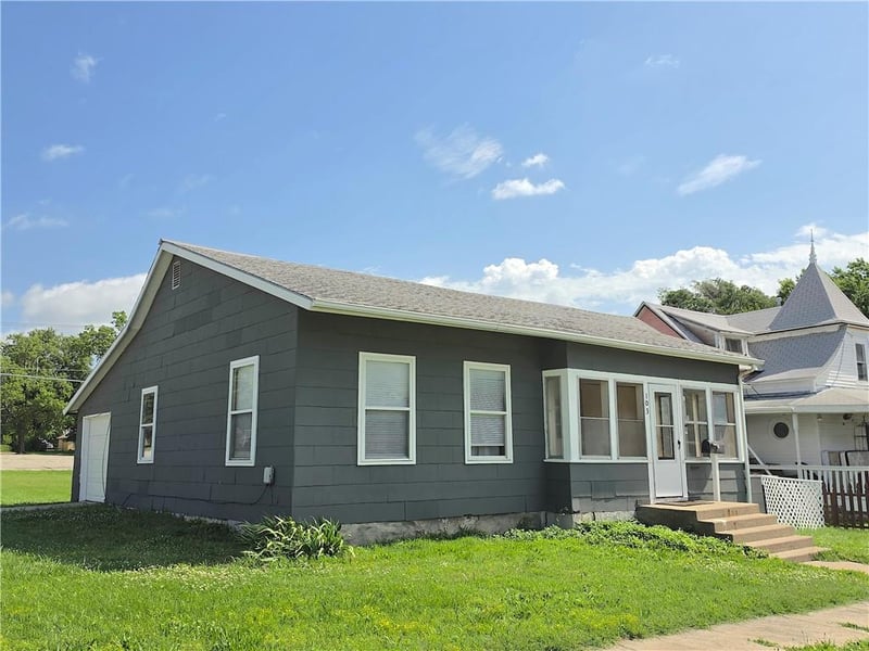 103 3rd Ave, Garnett, KS 66032