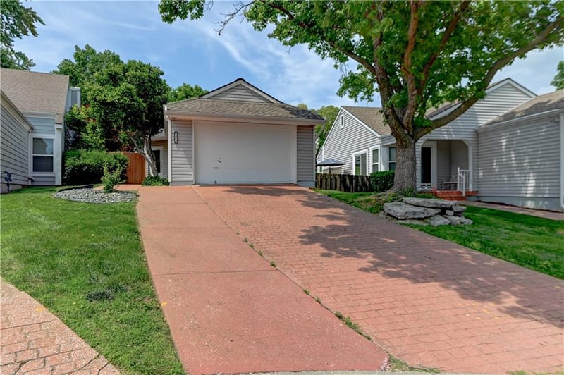 1429 Birdseye Ct, Blue Springs, MO 64015