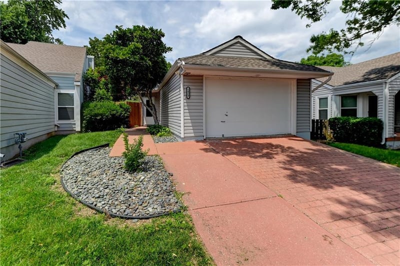 1429 Birdseye Ct, Blue Springs, MO 64015