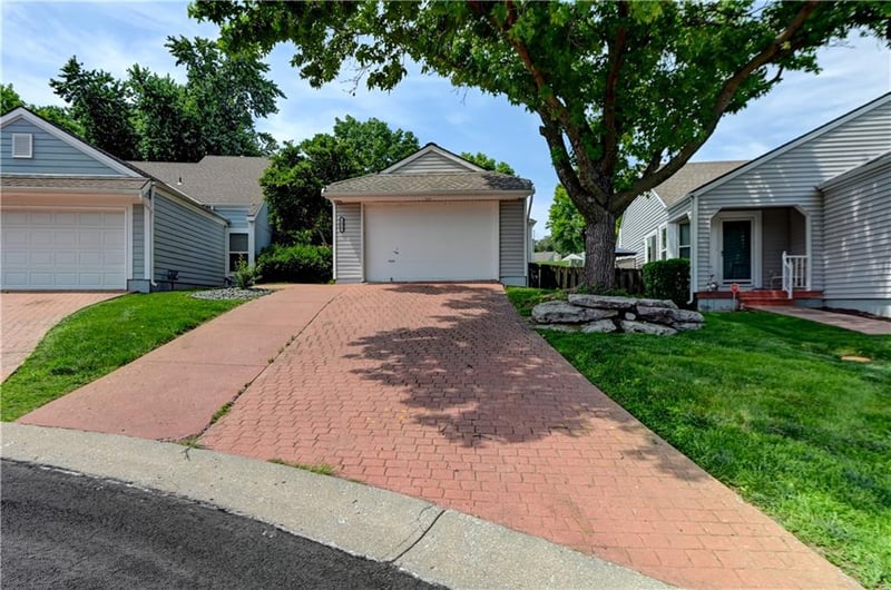 1429 Birdseye Ct, Blue Springs, MO 64015
