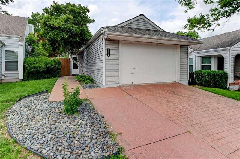 1429 Birdseye Ct, Blue Springs, MO 64015