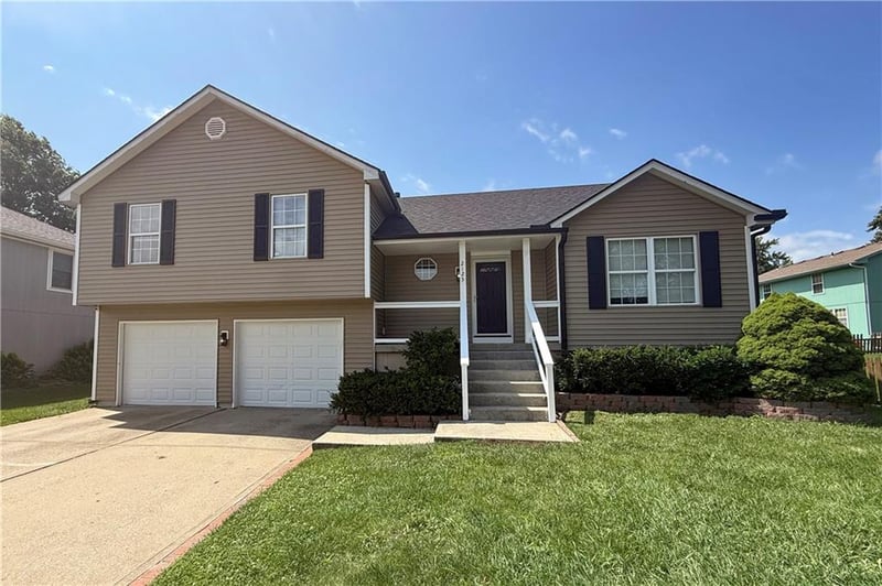 2125 6th Ter, Lee's Summit, MO 64063