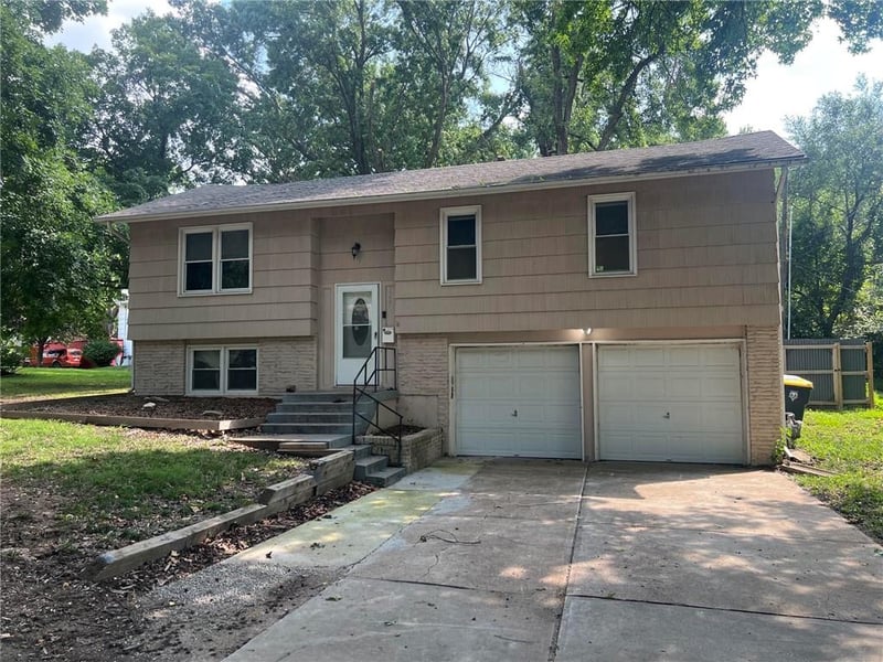 9307 Oakland Ave, Kansas City, MO 64138