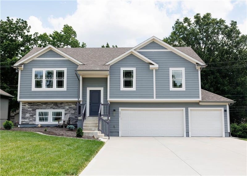 8815 W Longview Pw, Kansas City, MO 64138